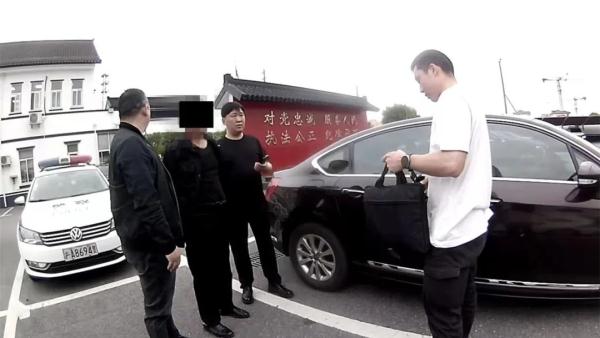 上海一小区保安竟是命案逃犯？潜逃19年，被抓时表情冷漠还抵赖