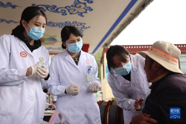 西藏拉萨：医疗义诊暖人心