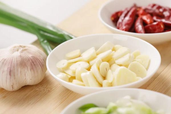 鸡蛋、牛肉是“发物”，生病了不能吃？真正的肿瘤“加速器”是它