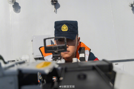 直击舰艇编队海上攻防演练 直击舰艇编队海上攻防演练