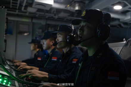 直击舰艇编队海上攻防演练 直击舰艇编队海上攻防演练