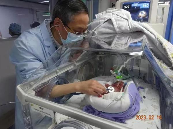 奇迹宝宝!“全国最轻”早产儿145天闯过重重生死关! 奇迹宝宝!“全国最轻”早产儿145天闯过重重生死关!
