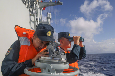 直击舰艇编队海上攻防演练 直击舰艇编队海上攻防演练