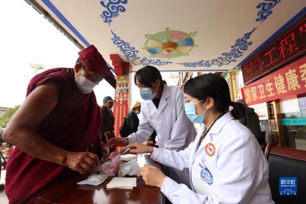西藏拉萨：医疗义诊暖人心