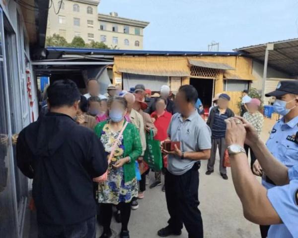 免费听讲座，还发鸡蛋、面条？200多名老人差点上当受骗！