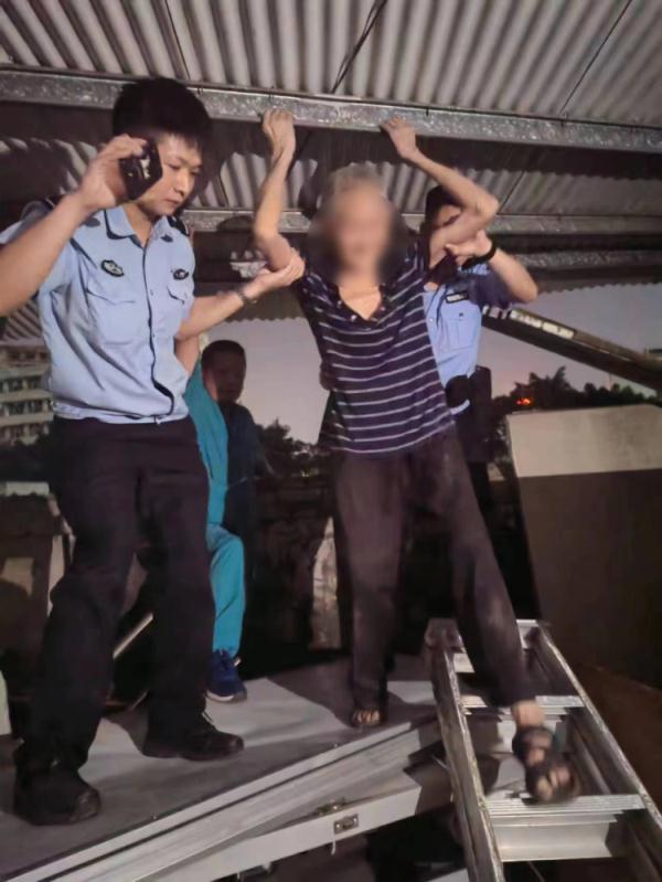 老人到医院陪护孙子，晚上却莫名“消失”，民警竟在这找到……
