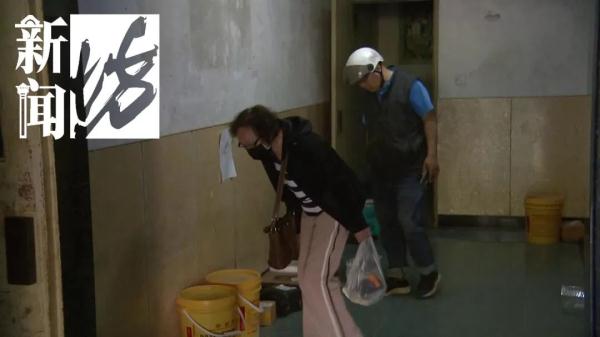 “同意请挂机!”韵达快递诱导消费者放弃送货上门?快递员吐露工资秘密…… “同意请挂机!”韵达快递诱导消费者放弃送货上门?快递员吐露工资秘密……