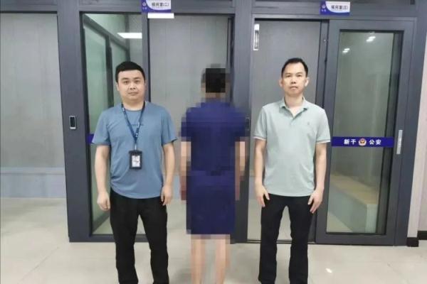 考场里发现耳机、摄像头！