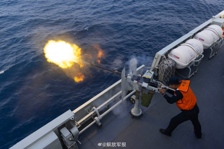 直击舰艇编队海上攻防演练 直击舰艇编队海上攻防演练