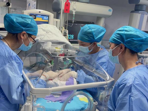 奇迹宝宝!“全国最轻”早产儿145天闯过重重生死关! 奇迹宝宝!“全国最轻”早产儿145天闯过重重生死关!