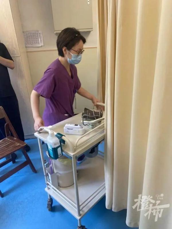 跳桥救人的外卖小哥查出胸椎骨折！看完采访，默默鼓掌