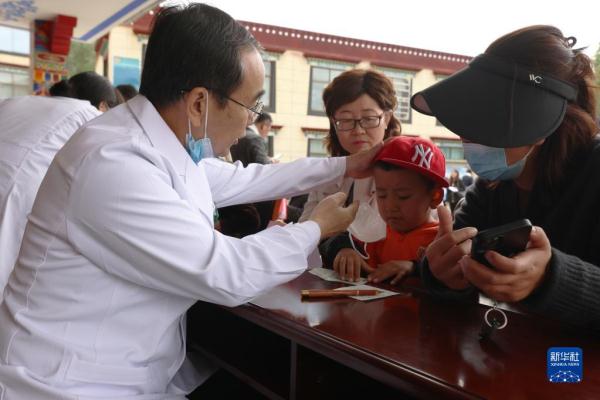 西藏拉萨：医疗义诊暖人心