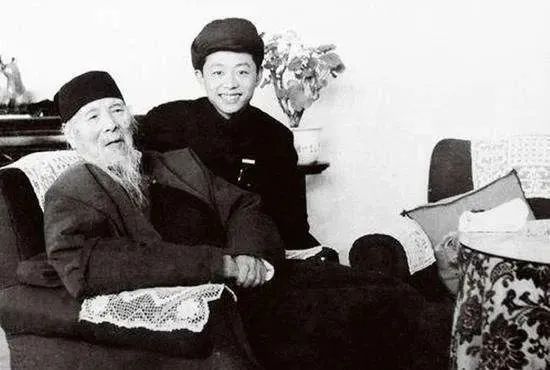 他一定是去寻找“比我老的老头”了,难忘黄永玉生前最后一次采访 他一定是去寻找“比我老的老头”了,难忘黄永玉生前最后一次采访