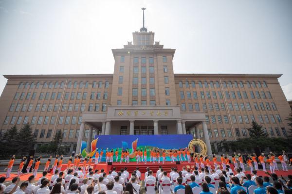 成都大运会火炬传递哈尔滨站在哈尔滨工业大学举行