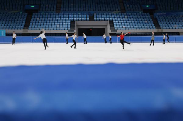 备战新赛季 花样滑冰老将新兵齐聚国家训练营 备战新赛季 花样滑冰老将新兵齐聚国家训练营