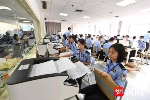 现场直击!209万份高考试卷这样“打分”→ 现场直击!209万份高考试卷这样“打分”→