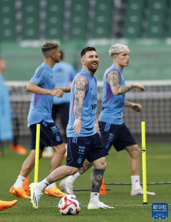 足球 |梅西亮相工体赛前训练 阿根廷队备战友谊赛 足球 |梅西亮相工体赛前训练 阿根廷队备战友谊赛