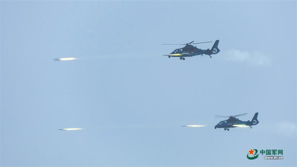 陆军某旅直升机开展跨昼夜实弹射击演练