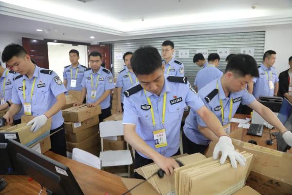 @高考考生及家长  带你们直击江苏高考评卷现场！