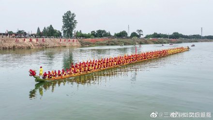 99.9米!益阳兰溪巨型双桡龙舟正式登江 99.9米!益阳兰溪巨型双桡龙舟正式登江