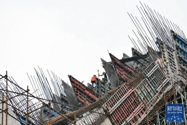 贵州花江峡谷大桥建设进展顺利 贵州花江峡谷大桥建设进展顺利