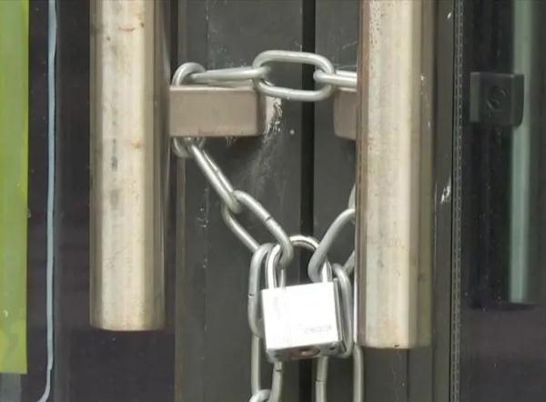 小区门口开殡葬商店遭业主强烈反对 经营者：我合法经营