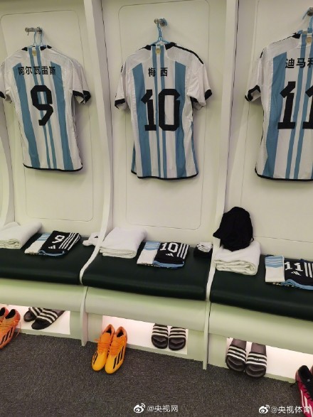 阿根廷球员球衣上印着中文名字