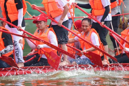 99.9米!益阳兰溪巨型双桡龙舟正式登江 99.9米!益阳兰溪巨型双桡龙舟正式登江