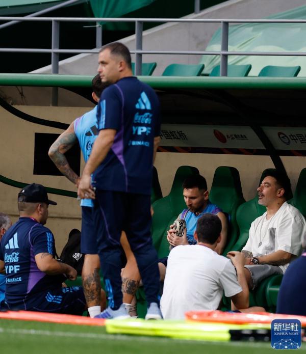 足球 |梅西亮相工体赛前训练 阿根廷队备战友谊赛 足球 |梅西亮相工体赛前训练 阿根廷队备战友谊赛