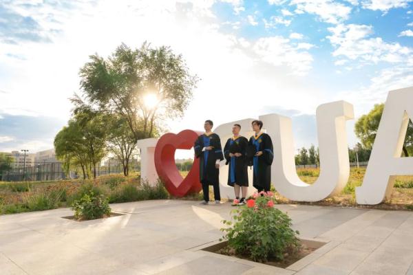 谁家毕业生人手一架飞机？