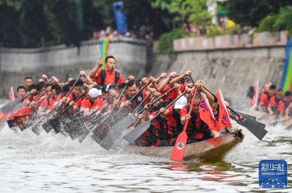 龙舟“村赛” 一水同舟解乡愁 龙舟“村赛” 一水同舟解乡愁