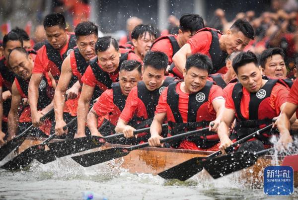 龙舟“村赛” 一水同舟解乡愁 龙舟“村赛” 一水同舟解乡愁