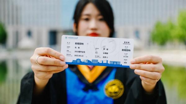 谁家毕业生人手一架飞机？