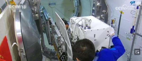 中国星辰 | 首次！神十六乘组开展舱外辐射生物学暴露实验