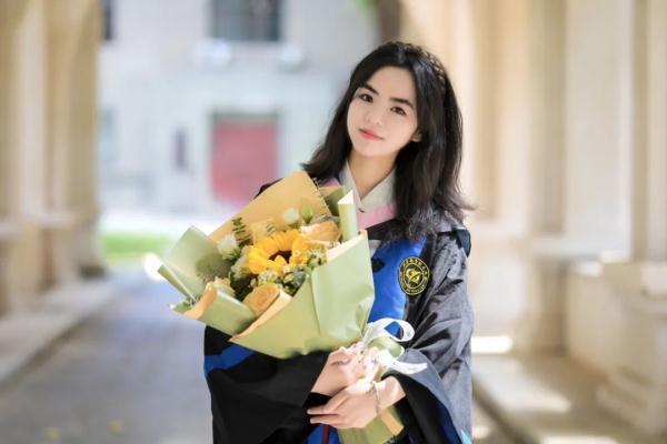 谁家毕业生人手一架飞机？