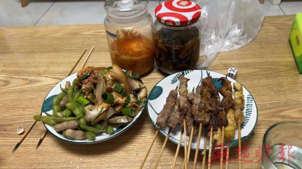 夏日美食诱惑多多 放纵吃喝当心身体 夏日美食诱惑多多 放纵吃喝当心身体
