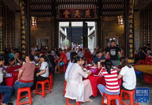 龙舟“村赛” 一水同舟解乡愁 龙舟“村赛” 一水同舟解乡愁