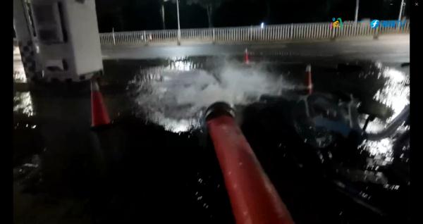 福州一学校凌晨被淹!积水最深近1米! 福州一学校凌晨被淹!积水最深近1米!