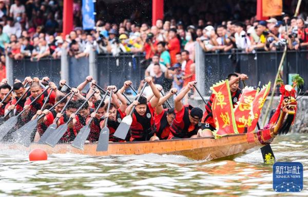 龙舟“村赛” 一水同舟解乡愁 龙舟“村赛” 一水同舟解乡愁