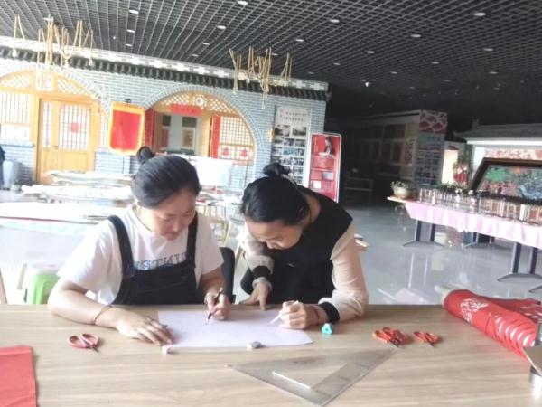 谁家毕业生人手一架飞机？