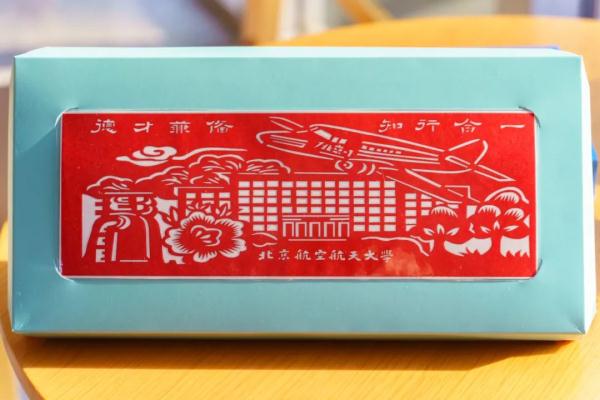 谁家毕业生人手一架飞机？