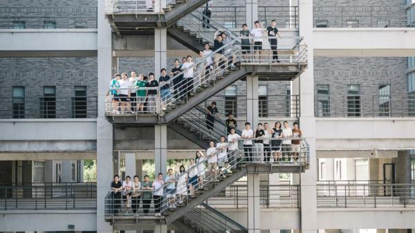 谁家毕业生人手一架飞机？