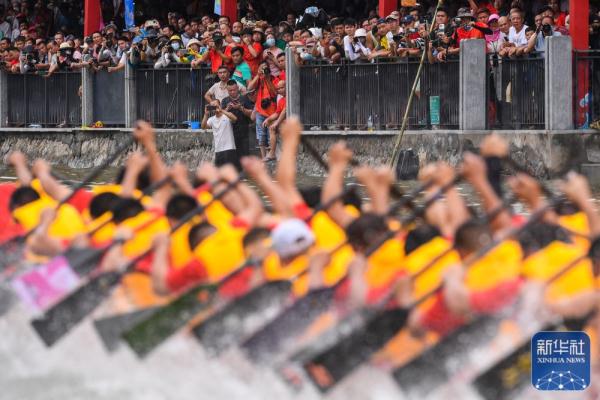 龙舟“村赛” 一水同舟解乡愁 龙舟“村赛” 一水同舟解乡愁