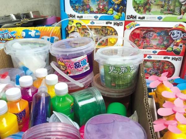 小孩玩氢气球瞬间爆燃,妈妈严重烧伤…… 小孩玩氢气球瞬间爆燃,妈妈严重烧伤……