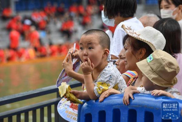 龙舟“村赛” 一水同舟解乡愁 龙舟“村赛” 一水同舟解乡愁