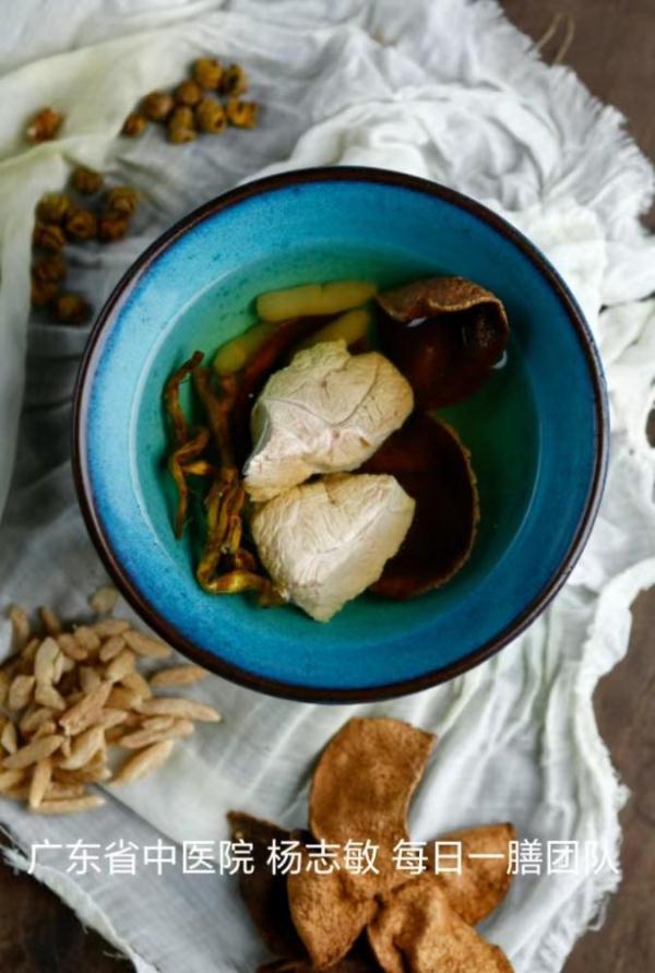 【食疗养生】阴虚火旺，暑热难耐，喝好这碗汤