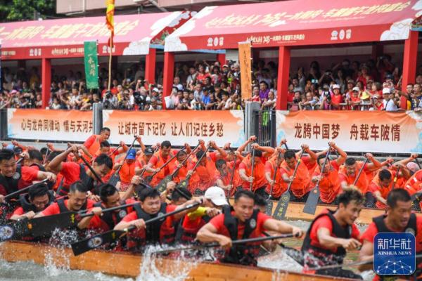 龙舟“村赛” 一水同舟解乡愁 龙舟“村赛” 一水同舟解乡愁