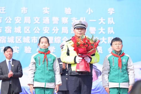 护学17年 张爷爷光荣退休了