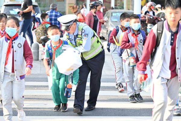 护学17年 张爷爷光荣退休了