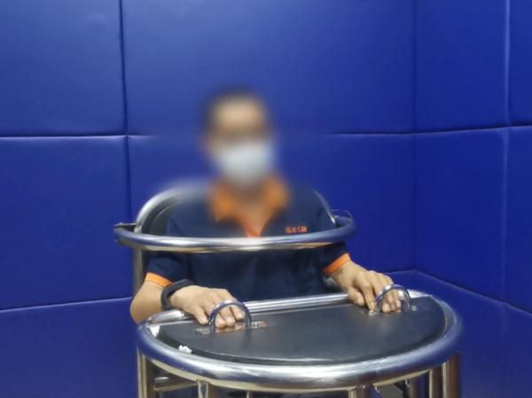 只因从窗户多看了一眼，身为邻居的他竟……